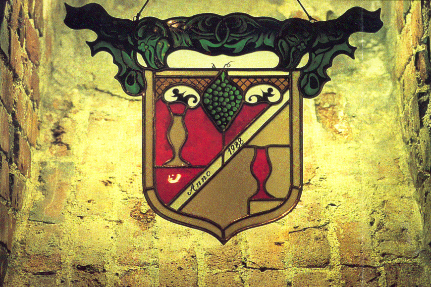 Tunnelmallinen viinikellari - Vuokrattavat tilat Kalevankadulla 9 -- Stämningsfull vinkällare - Utrymmen för uthyrning på Kalevagatan 9